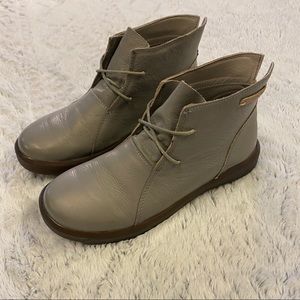 Grey leather High-top boot
